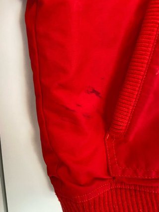Chaquetones de colores (naranja, rojo, verde)
