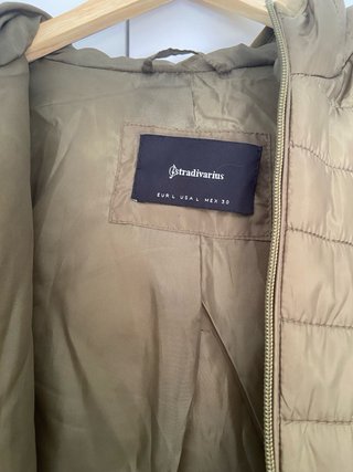 Chaquetones de colores (naranja, rojo, verde)