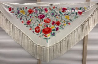 Mantoncillo blanco roto bordado flores