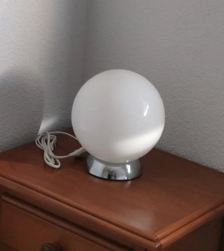 Lámpara de mesa esférica