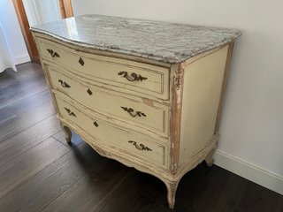 Cómoda antigua de mármol y madera