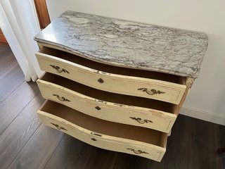 Cómoda antigua de mármol y madera