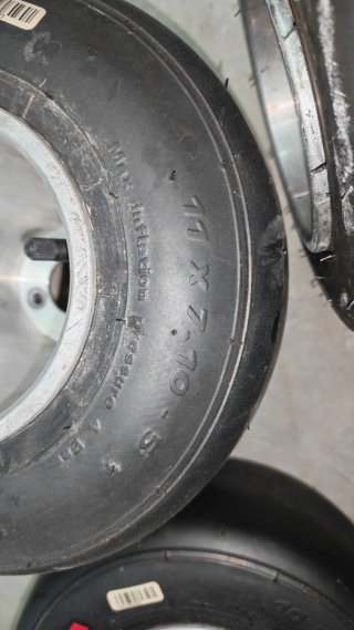 Ruedas de Kart 11x7-10 10x4.60 vega rojas