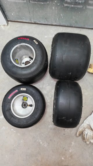 Ruedas de Kart 11x7-10 10x4.60 vega rojas