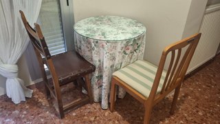 Canapé, cabecero, mesa y silla