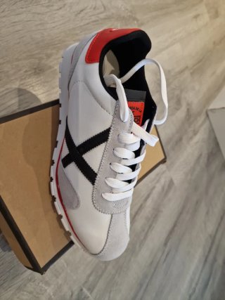 Zapatillas Munich Blancas y Rojas