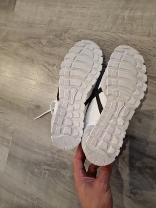 Zapatillas Munich Blancas y Rojas