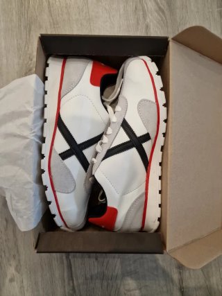 Zapatillas Munich Blancas y Rojas