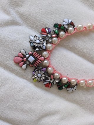 Collar perlas y flores multicolor