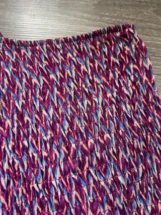 Ropa multicolor con estampado geométrico