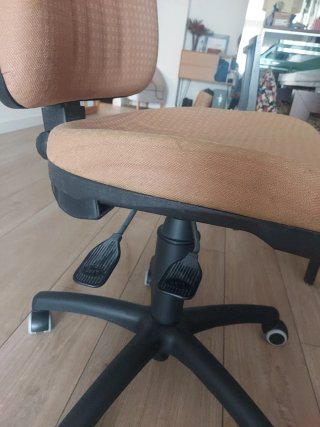 Silla ergonómica estudio tela y plástico.