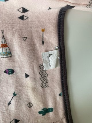 Cojín antivuelco bebé estampado