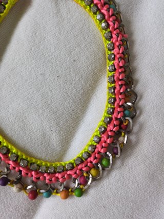 Collar Neón Multicolor con Abalorios