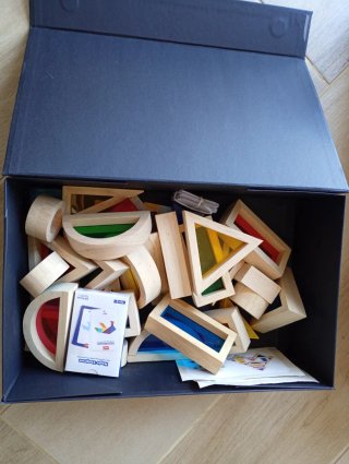 Caja de luz LED con piezas