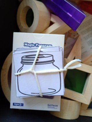 Caja de luz LED con piezas