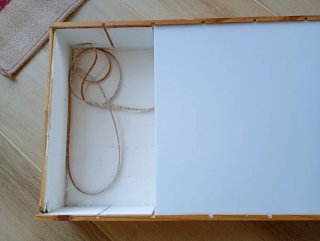 Caja de luz LED con piezas