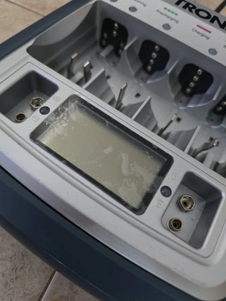 Caricatore per batterie TRONIC
