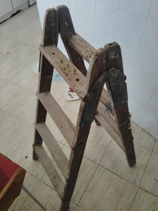 Escalera de pintor de madera