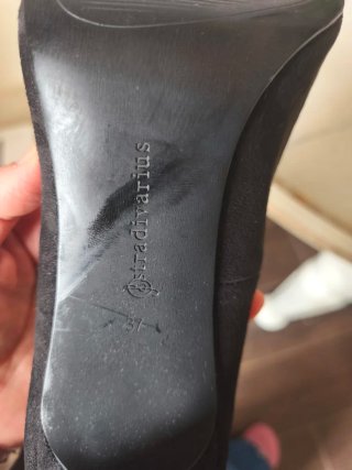 Zapatos de salón Stradivarius ante negros