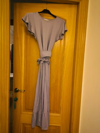 Vestido lila con cinturón