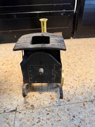 Tren de hojalata antiguo