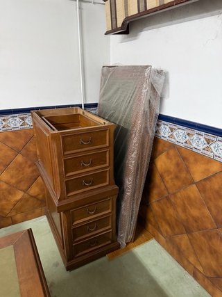 Escritorio vintage de madera con tapa de piel
