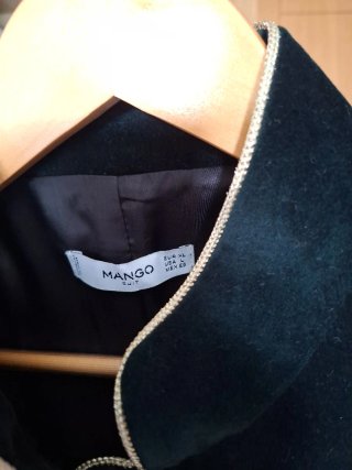 Chaqueta Terciopelo tipo casaca Militar MANGO verd