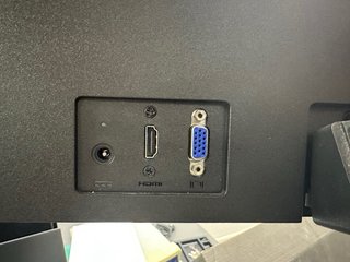 Sillas de oficina ergonómica, mesas y monitores