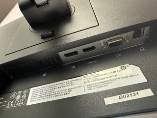 Sillas de oficina ergonómica, mesas y monitores