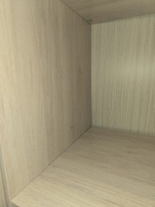 Armario de madera marrón