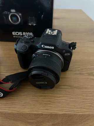 Canon EOS R100 + RF-S 18-45mm IS STM