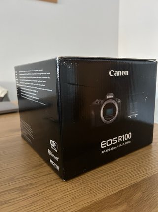 Canon EOS R100 + RF-S 18-45mm IS STM