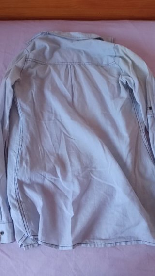 Blusa azul de manga larga