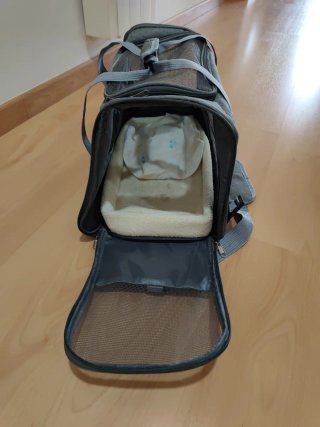 Transportín para gato gris