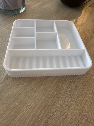Bandeja compartimentada para electrónica