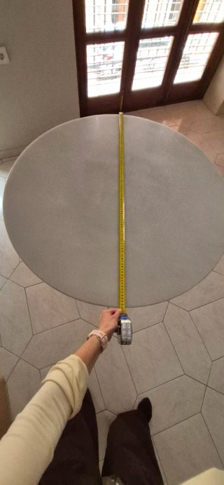 Mesa redonda de mármol