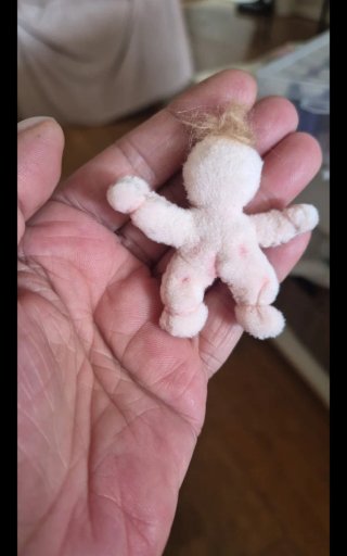 Mini bebé de peluche con accesorios