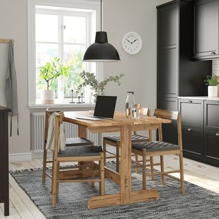 Mesa de comedor y 4 sillas