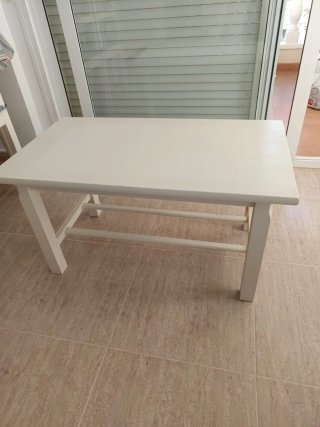 Dos mesas de centro de madera beige