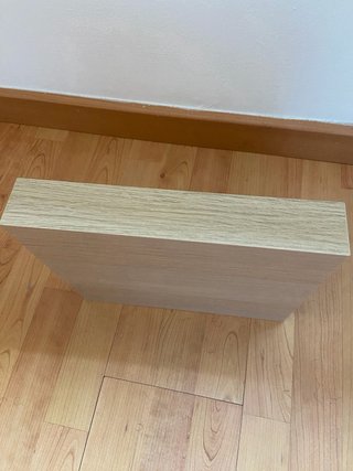 Estantería LACK de noche IKEA madera beige