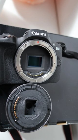 Canon EOS R100 Mirrorless+obbiettivo 18-45 mm