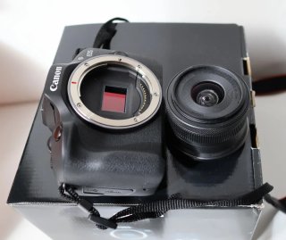Canon EOS R100 Mirrorless+obbiettivo 18-45 mm