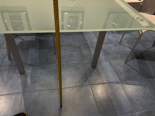 Mesa de cocina cristal y metal