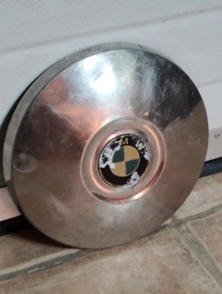Tapacubos antiguos de chapa
