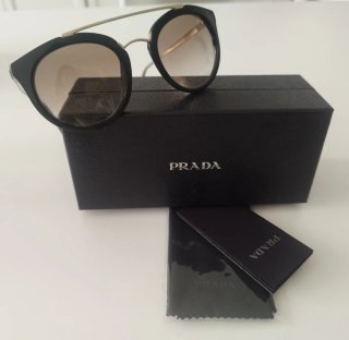 Occhiali da sole Prada neri e oro