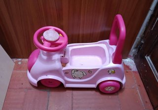 Cochecito infantil rosa con empujador
