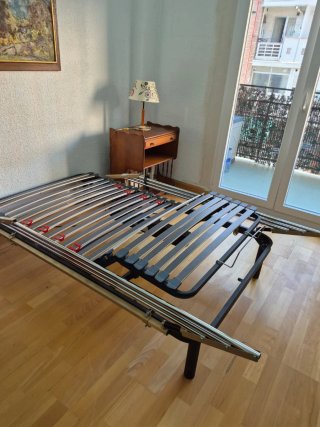 Cama articulada nueva, sin estrenar. Metal.