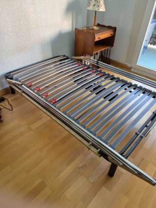 Cama articulada nueva, sin estrenar. Metal.