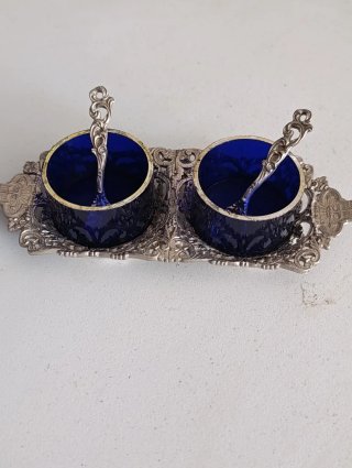 Antico set sale e pepe con cucchiaini