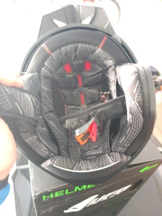 Casco UFO Plast We Believe In Humans